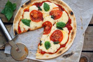 Классическая итальянская пицца (рисунок)