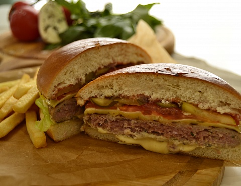 Купить с доставкой Чизбургер с говядиной в Адлере || ADLERFOOD